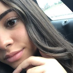 Meet your Posher, Valeria